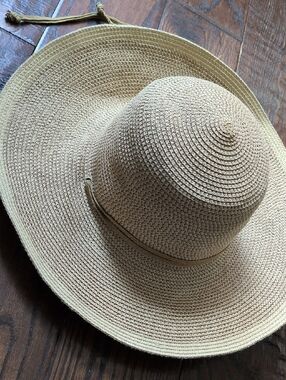 SMITH & HAWKEN I Paper Blend Wide Brim Gardening Sun Hat Adjustable Chin Strap